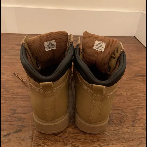 Hudsons Bay Timberlands - Picture 4 of 4